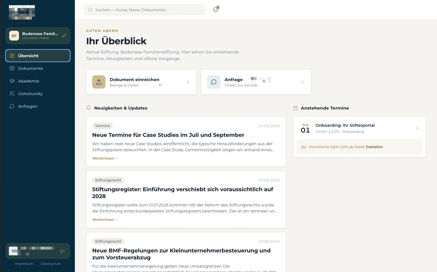 Die Übersicht im Mandantenportal mit Dokumenten, Neuigkeiten und anstehenden Terminen. Kundenname unkenntlich gemacht.