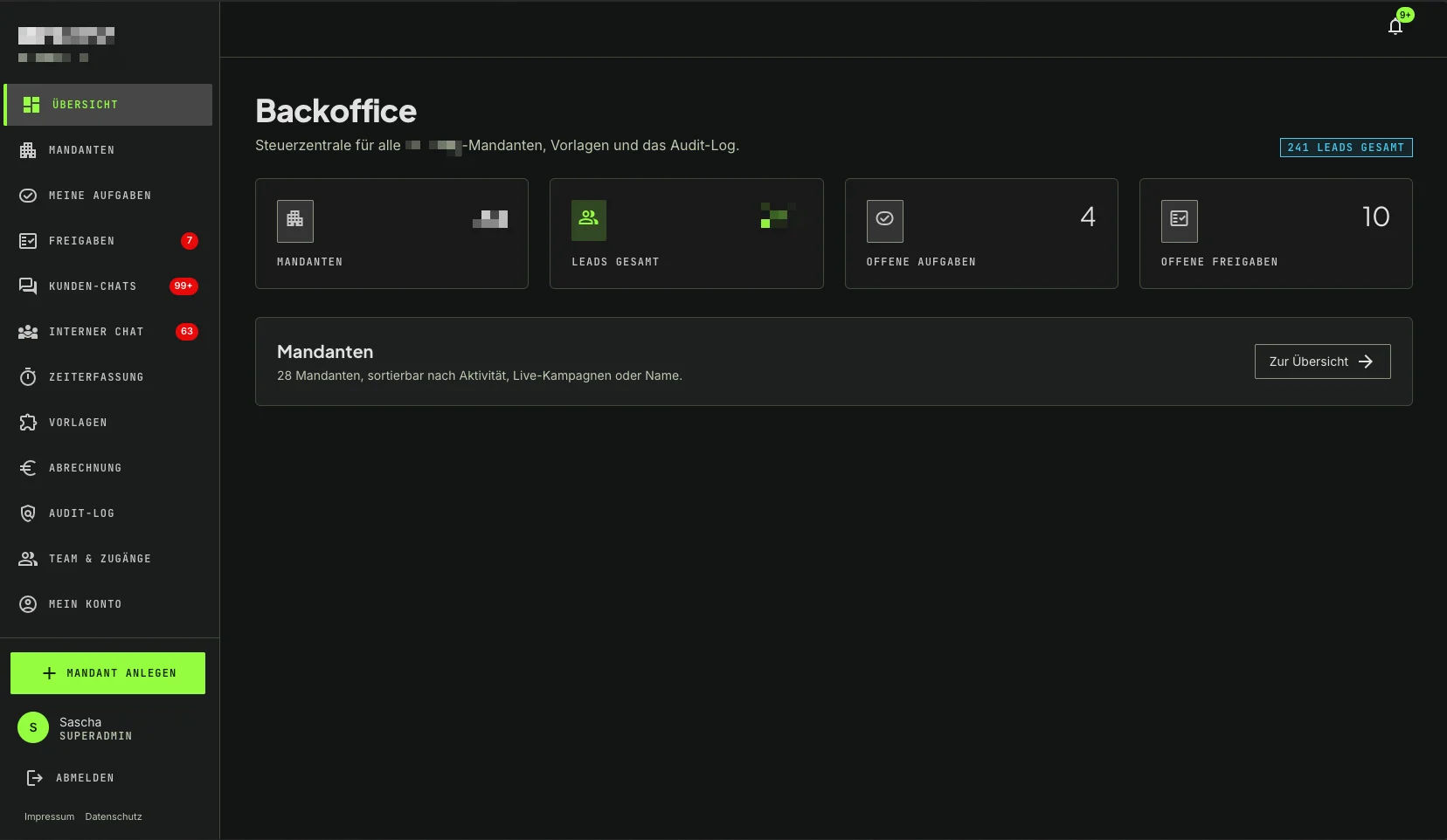 Das Backoffice der Bewerber-Plattform mit Mandanten, offenen Aufgaben und Freigaben. Kundenname und Zahlen sind unkenntlich gemacht.